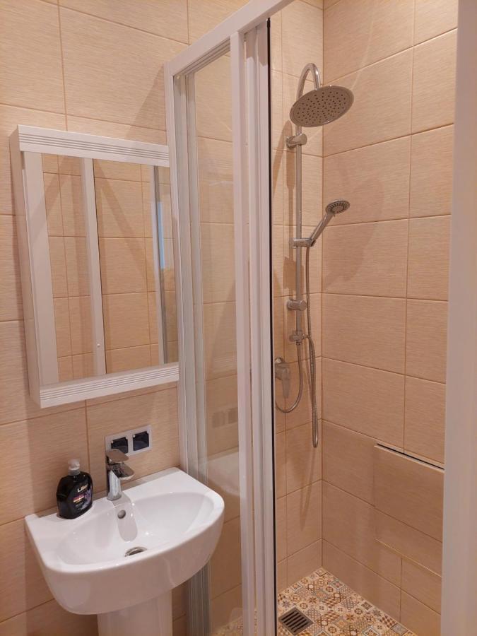 Cosy One Seperate Bedroom Apartment In City Center, Perfect For Family Trip. Riga Buitenkant foto
