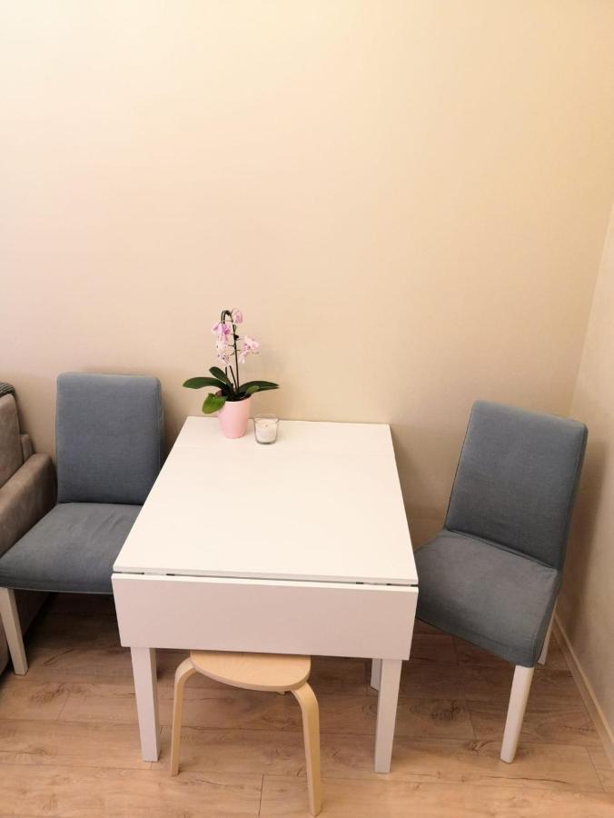 Cosy One Seperate Bedroom Apartment In City Center, Perfect For Family Trip. Riga Buitenkant foto